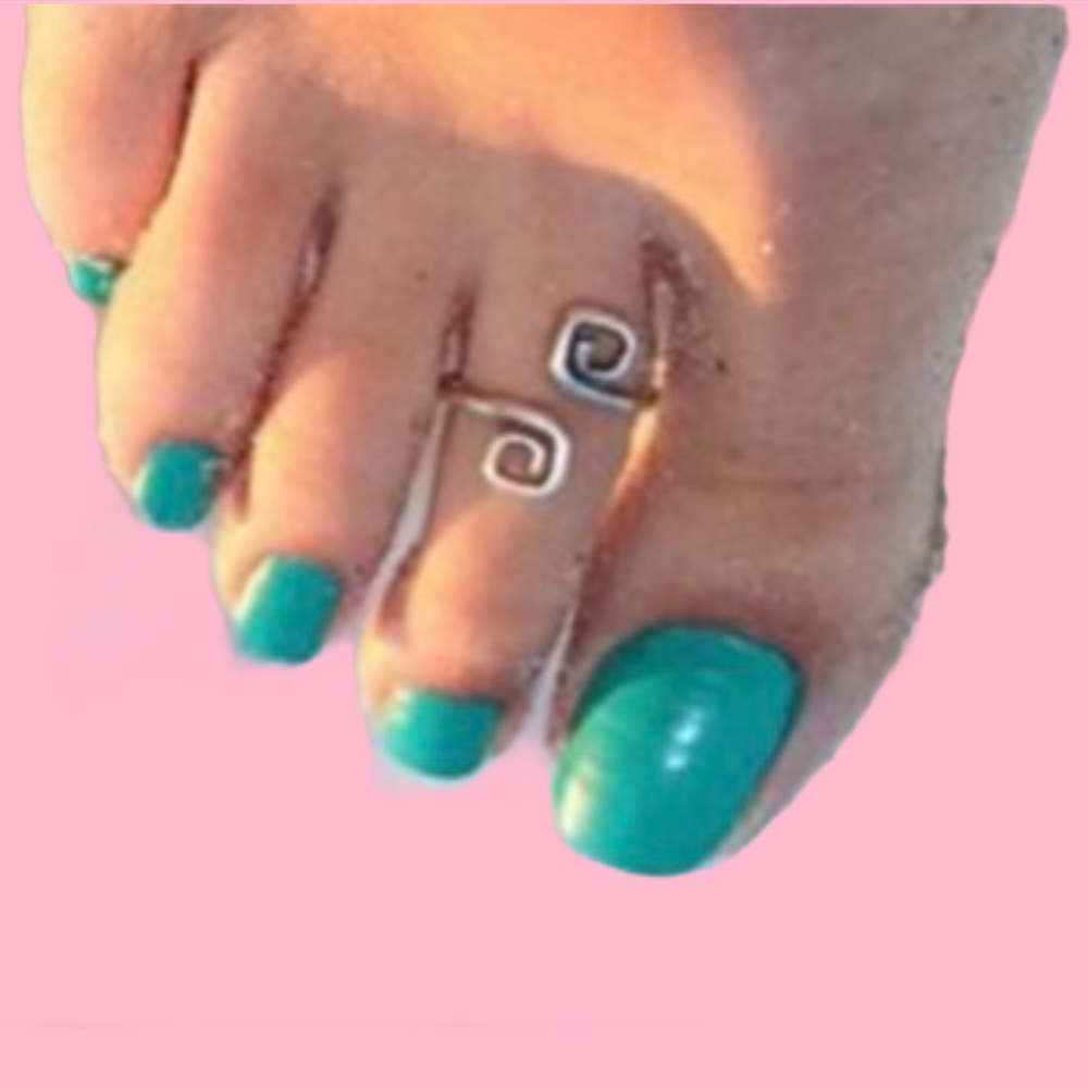 Silver toe ring